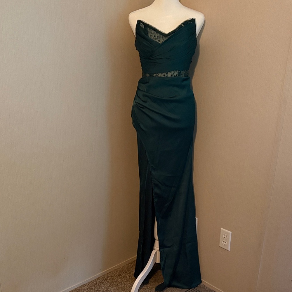 Elegant Green Evening Gown Corset Back with zipper closure
